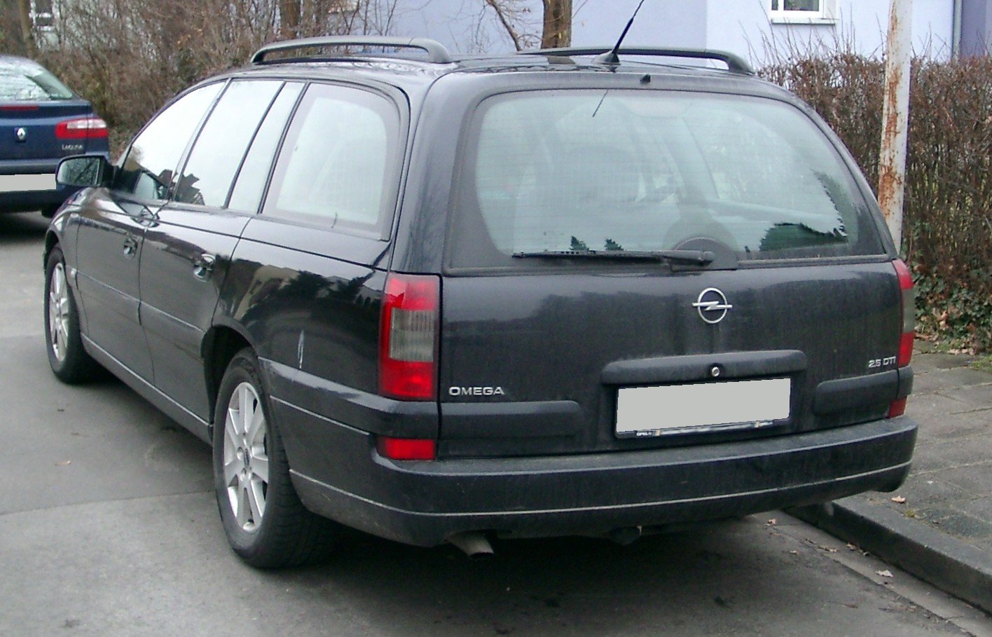 Opel_Omega_Kombi_rear_20080118.jpg