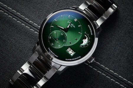 Glashutte-Original-PanoMaticlunar-Forest-Green-1.jpg