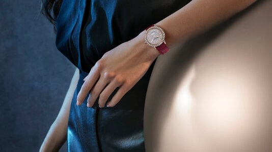 2023-cvd-rdvdazzling-q3432472-wristshot-16-9-rgb.jpg