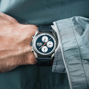 stratoliner_s-41_blue_japan-wristshot2.jpg