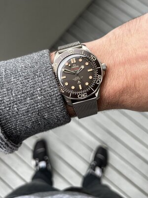 OmegaSeamaster300M_NoTimetoDie_NTTD007210.90.42.20.01.001-2020WatchVault17_83db8b05-4e7e-40fa...jpeg