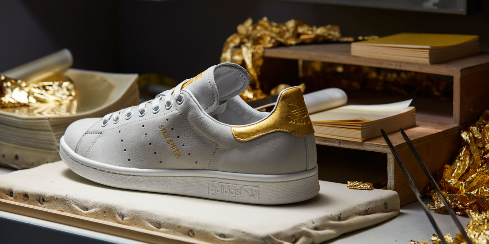 landscape-1468262105-adidas-stan-smith-gold.jpg