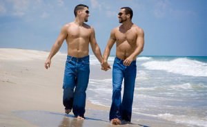 gay-men-beach-2-e1362173013687.jpg