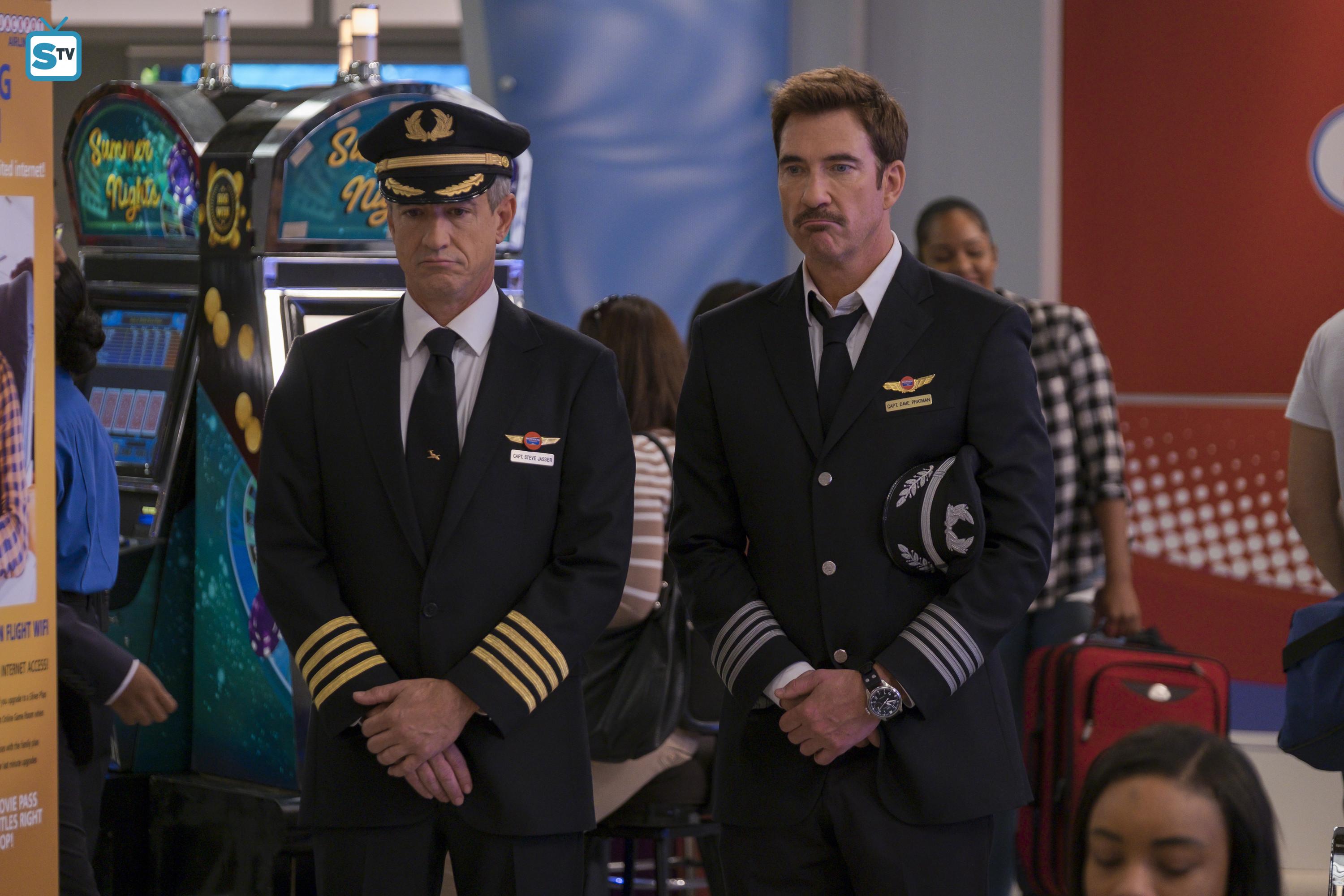 1x06-Pilotfight-Captain-Steve-and-Captain-Dave-la-to-vegas-41142300-3000-2000.jpg