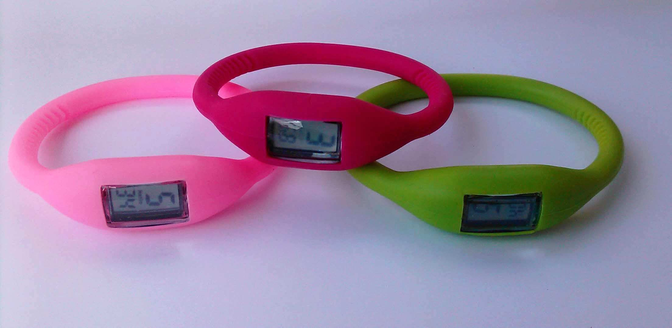 China_shapd_rubber_band_with_digital_watch20114241707468.jpg
