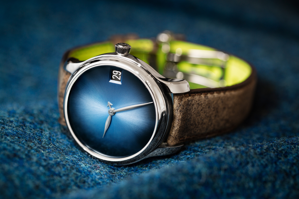 Endeavour_Perpetual_Calendar_Concept_Funky_Blue_1341-1200_Lifestyle1_RGB.jpg