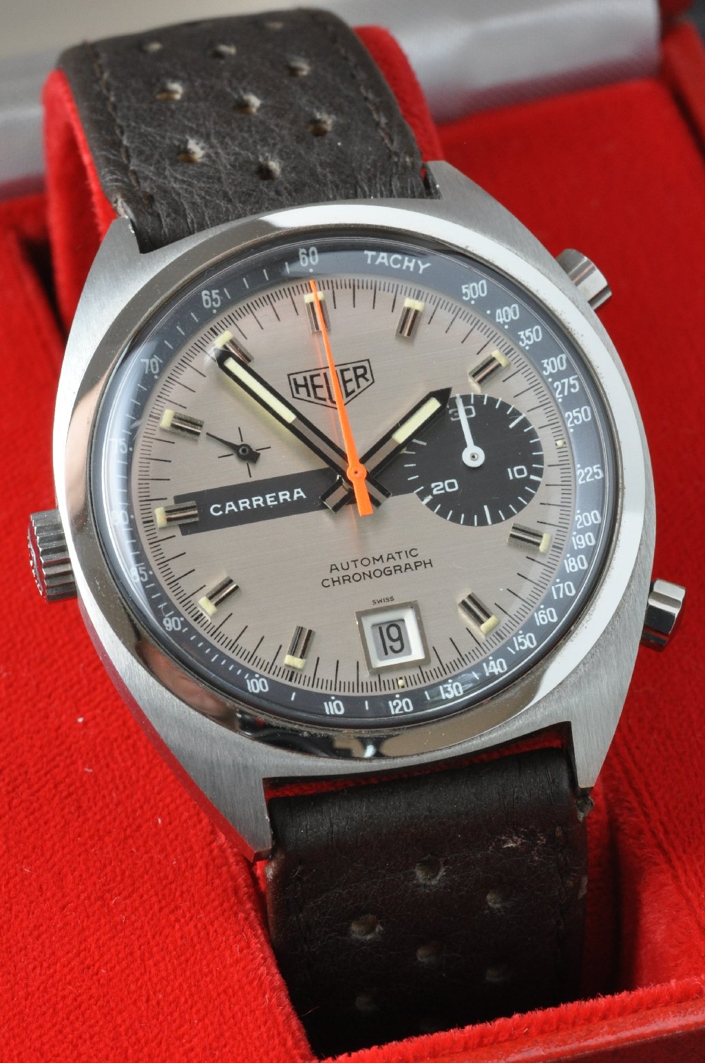 Heuer%20Carrera%201553%20S%20-%20face.JPG