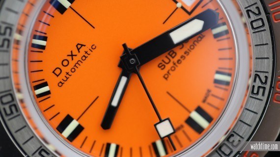 Doxa_Sub_Professional_50th_LE_Dial_2016_Baselworld-570x320.jpg